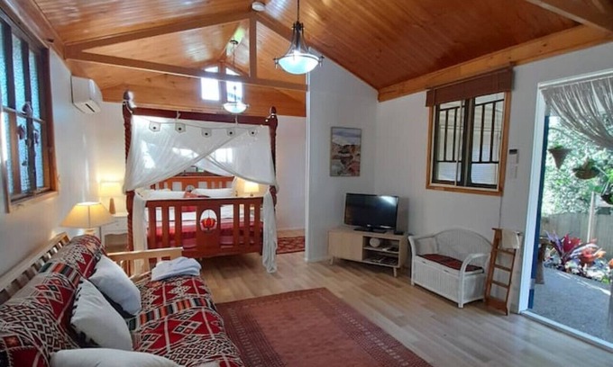 Maleny Cottage | Quirky Cottage in Centre of Maleny Walk Everywhere