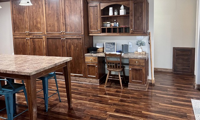 Montgomery Cottage | Quite Cottage located 5 minutes from Lake Conroe