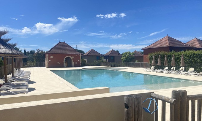 Prayssac Apartment | Résidence Claire Rive. Appartement Avec Piscine à 25km de Cahors