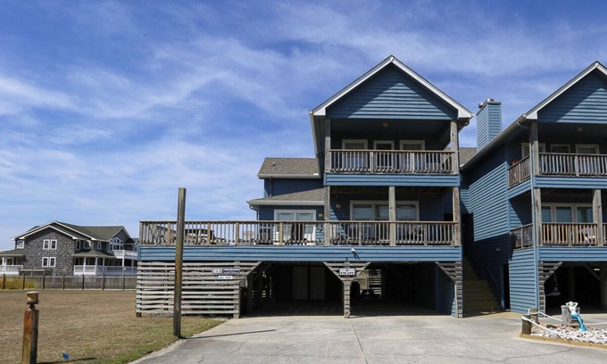 Kitty Hawk House | R Escape - 4 BR Semi-Oceanfront TownHome w/Community Pool access