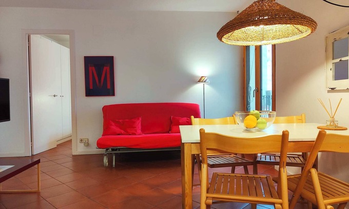 Gothic Quarter Apartment | R.G. Central , Tranquil 1BR apt. 2BEDS. La Rambla!