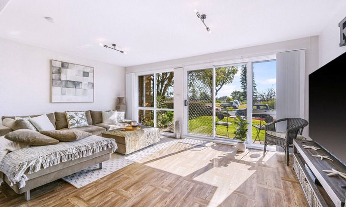 Port Macquarie House | R & R PORT MACQUARIEnViews to Port Macquarie Marina & Bay