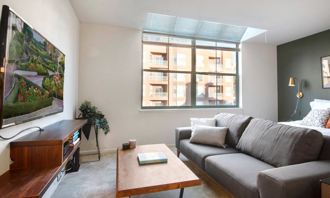 South Beach Apartment | Rad South Beach Studio w/3 Pools, Spa, facing the water by Blueground