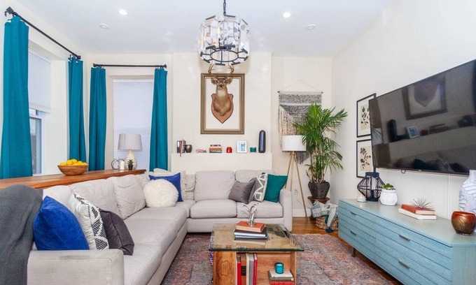 Highland Park House | Radiant Luxury Getaway | Near South End