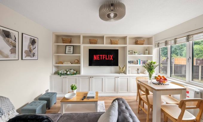 Datchet House | Radiant Retreat Datchet-Heathrow Windsor Legoland