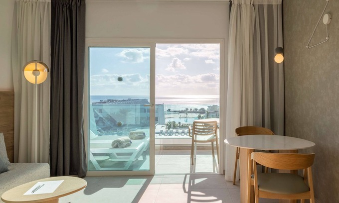 Costa Teguise Hotel | Radisson Blu Resort Lanzarote - Adults Only +16