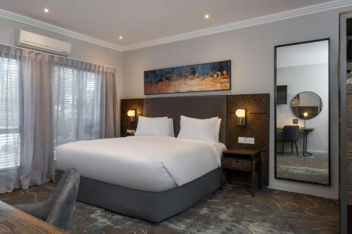 Kempton Park Hotel | Radisson Hotel and Convention Centre OR Tambo Airport