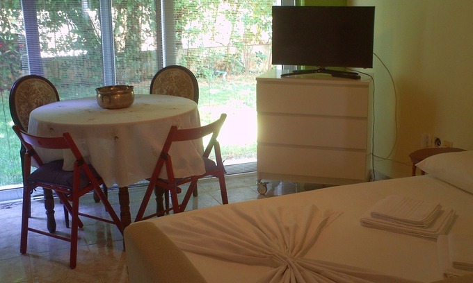Rafina-Pikermi Apartment | Rafina garden studio