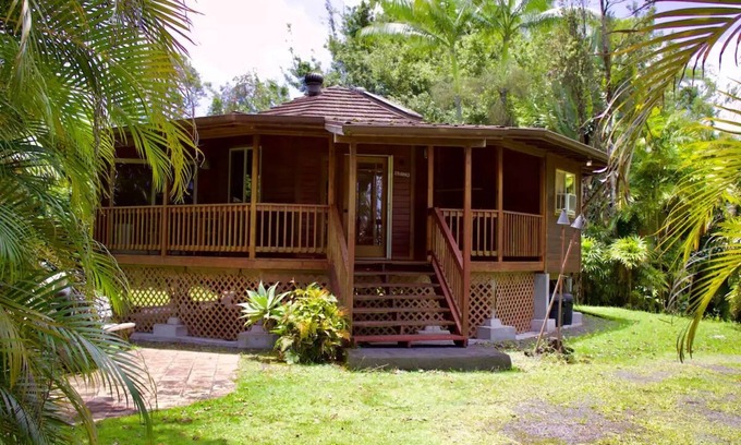 Keaau House | Rain Forest Paradise Ideally located betwn Hilo & Volcano National Pk 2BD/2BAnn