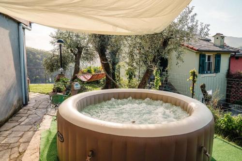 Vescina House | [Rainbow house]- with Jacuzzi-wifi-garden-balcony-parking
