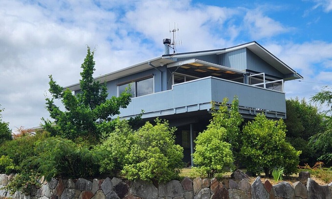 Rainbow Point House | Rainbow Point Pad - Large elevated bach with lake and mountain views, Free Wi-Fi