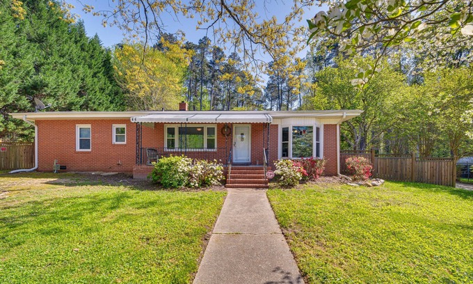 Northeast Raleigh House | Raleigh Retreat ~ 5 Mi to Dtwn & Historic Oakwood!