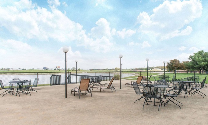 Springfield Hotel | Ramada by Wyndham Springfield North