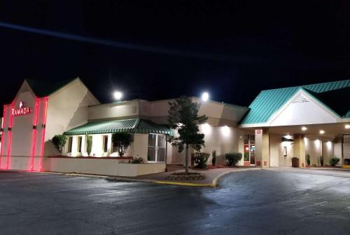 Warner Robins Hotel | Ramada by Wyndham & Suites Warner Robins