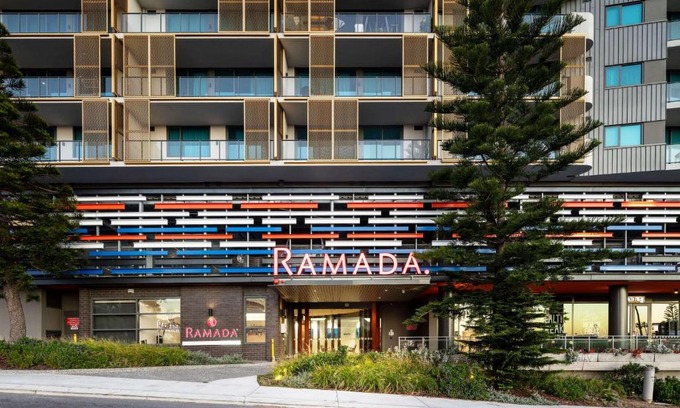 Scarborough Hotel | Ramada by Wyndham VetroBlu Scarborough Beach
