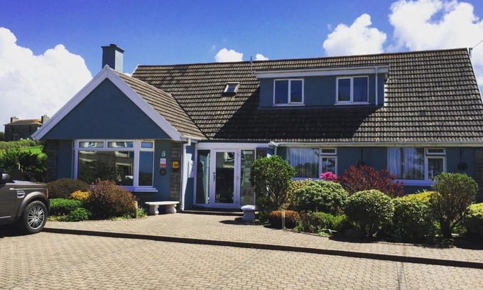 St Davids Bed & Breakfast | Ramsey House - Luxury Licensed B&B - Parking and Guest Lounge