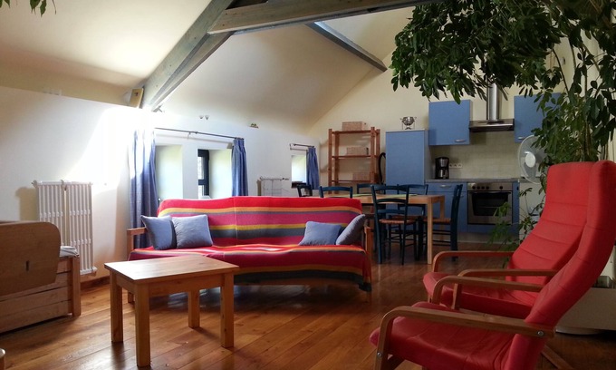 Rance-montbliart Cottage | Rance: country holiday home - RANCE