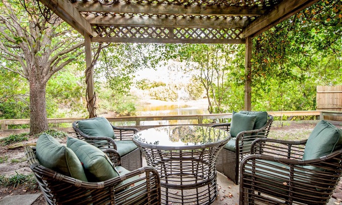 Mount Pleasant House | Ranch near beaches, downtown, Shem Creek, Old Village