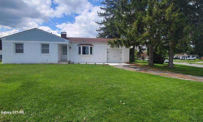 Reynoldsburg House | Ranch style 3 bedroom and 2 full bathroom home, fully furnished and remodeled.