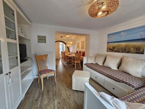 Timmendorfer Strand House | Raphael - "Elvis Presley"