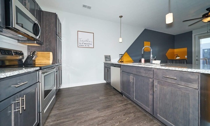 Downtown Indianapolis Apartment | Rare 1BDR Apt with Pool Gym Parking