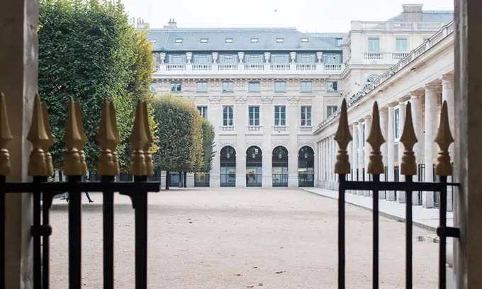 2nd Arrondissement Apartment | Rare!365m2 -High ceilings,stunning mouldings,lovely period details-Palais Royale
