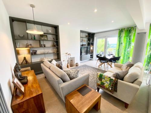 Bramley House | Rare & Breathtaking View With Secret Garden Bar