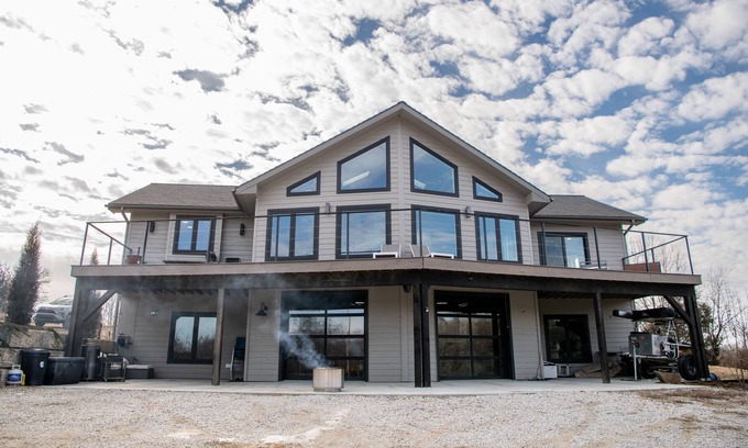 Lawrence Other | RARE FIND for groups! Creature comfort & beyond! Art! Luxury! Wide Open Spaces!