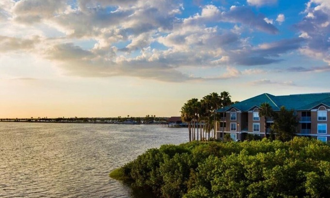 Rocky Point Hotel | Rare Gem! Unit w/Balcony, Kitchen! Pool & FREE Parking, Close to Ybor Museum