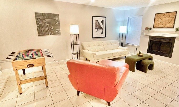 El Paso Apartment | Rare to find 2 bedrooms 2 bathrooms King & 2 Twins