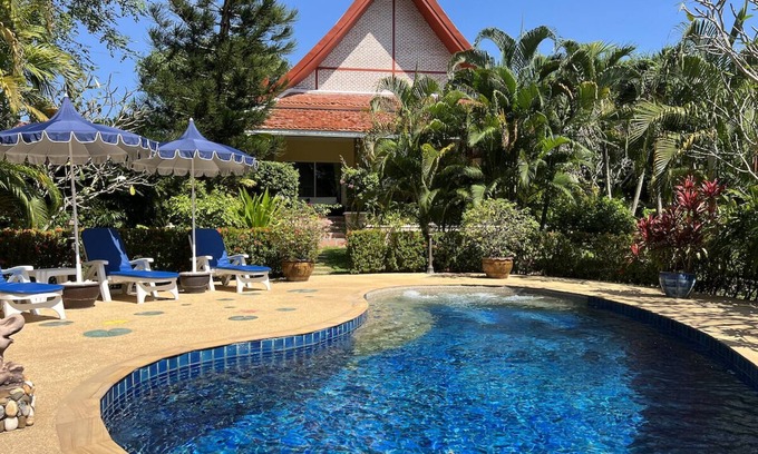 Rawai Villa | RARE ! villa, 3 bed-3 bath, swimming-pool-jacuzzi, large tropical garden 1 600 m2, quiet area