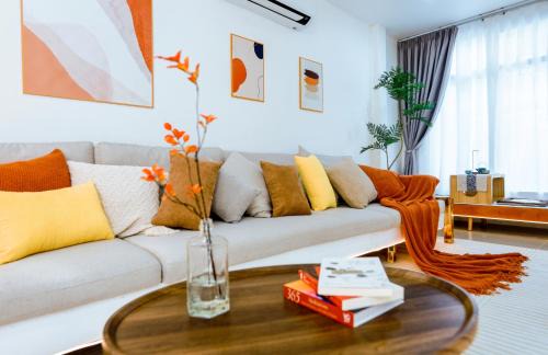 Ratchadaphisek Villa | Ratchada Retreat Bespoke Urban Villa 3