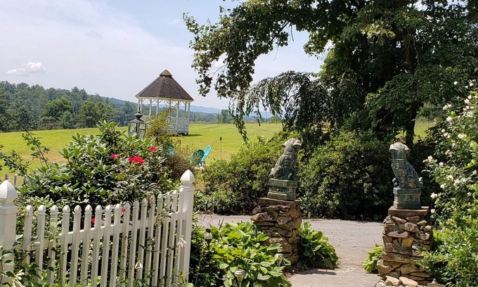 Hendersonville House | Rates reduced for remaining nights October-December!