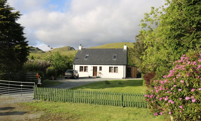 Isle of Skye Cottage | Raven Cottage in beautiful Glen Eynort near Carbost. 3 bedrooms, 6 people.