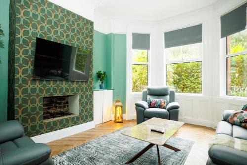 Belfast House | Raven Willow