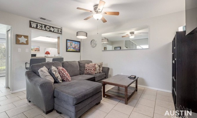 South Lamar Apartment | Ravey #B xxxxxxxxxxx