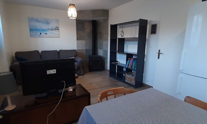 Ploneour-Lanvern House | Rdc de Maison Plein Pied 2 Chambres 2 SDB Terrasse Jardin 10 mn des Plages