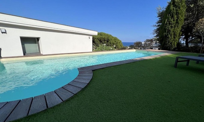 Cavalaire-sur-Mer House | Rdc de Villa Avec Piscine