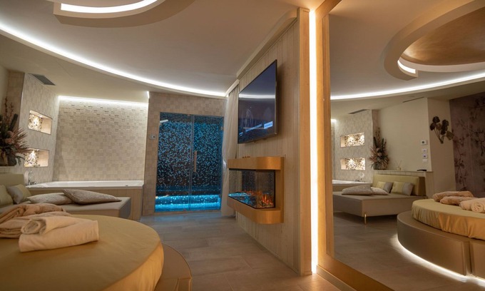 Rivotorto Apartment | Rebecca Suite - Suite with private whirlpool tub and steam room