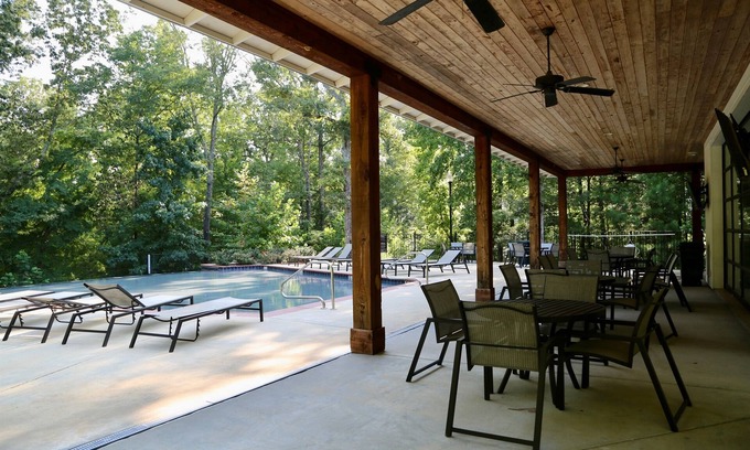 Oxford House | "Rebel Respite" - Charming Southern Getaway!