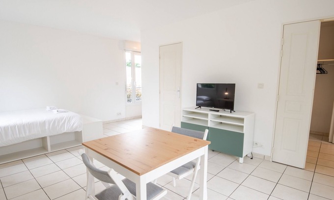 Tours Apartment | Recent studio avec terrasse proche Tours Centre