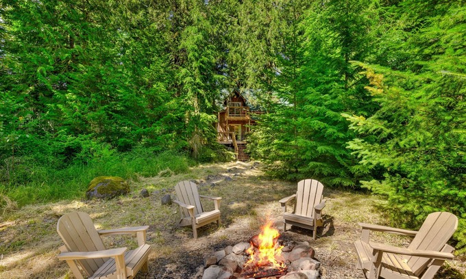 Mount Hood Village Cabin | Recently remodeled riverfront home with fireplace, firepit & W/D - dog-friendly