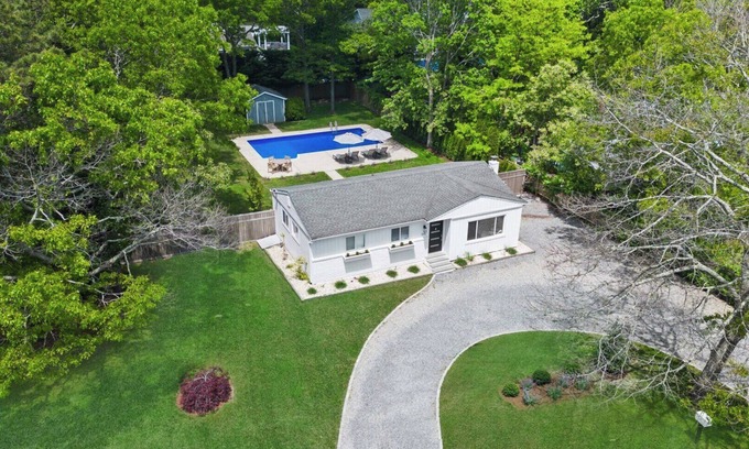 Hampton Bays House | Recently Renovated and Modernized Hampton Bays Beach Beach Bungalow Perfect.