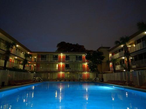 Fort Lauderdale Hotel | Red Carpet Inn Airport Fort Lauderdale