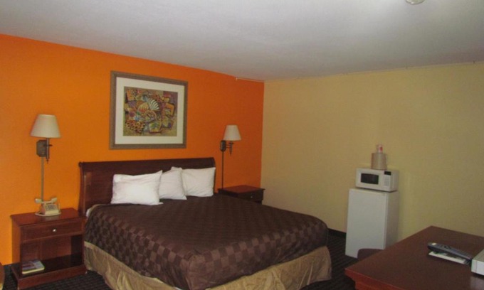 Augusta Hotel | Red Carpet Inn - Augusta