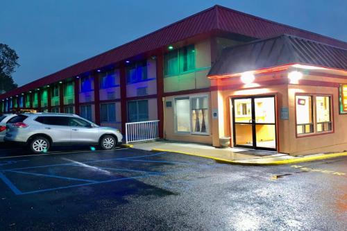 Lima Hotel | Red Carpet Inn & Suites Lima -Listing Partner