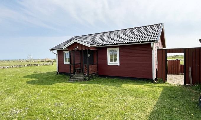 Alby Ski Chalet | Red cozy cottage with sea view | SE04035