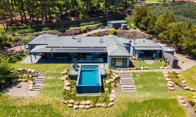 Red Hill House | Red Hill Country Charm with Pool and Spa