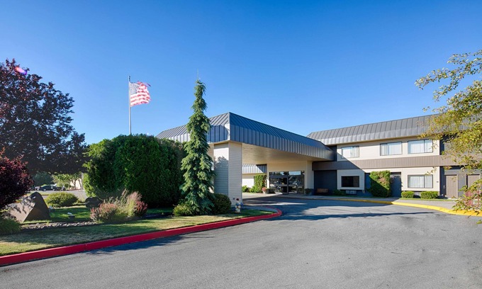 Post Falls Hotel | Red Lion Hotel Templin's on the River