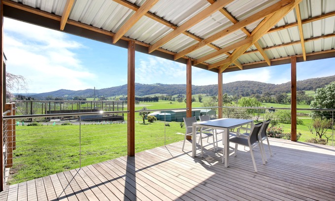 Healesville House | Red Oak Unit - Belaradah on Stefani Estate Vineyard